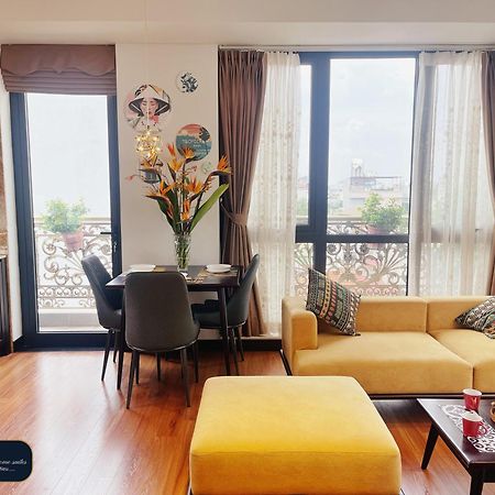 Home Suites -Natural Light -Projector -Spacious - 2Br Incenter هانوي المظهر الخارجي الصورة