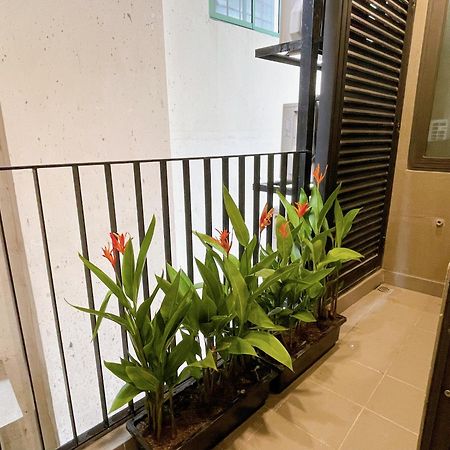 Home Suites -Natural Light -Projector -Spacious - 2Br Incenter هانوي المظهر الخارجي الصورة