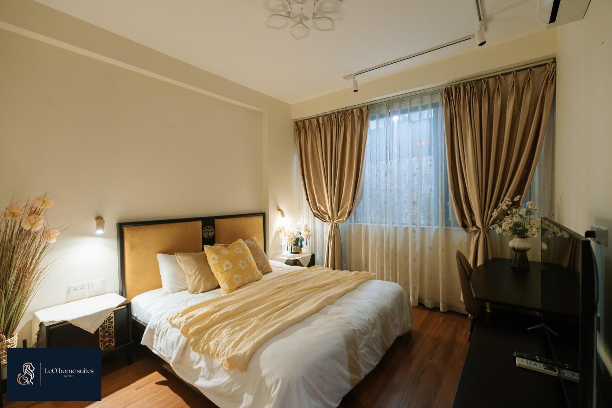 Home Suites -Natural Light -Projector -Spacious - 2Br Incenter هانوي المظهر الخارجي الصورة