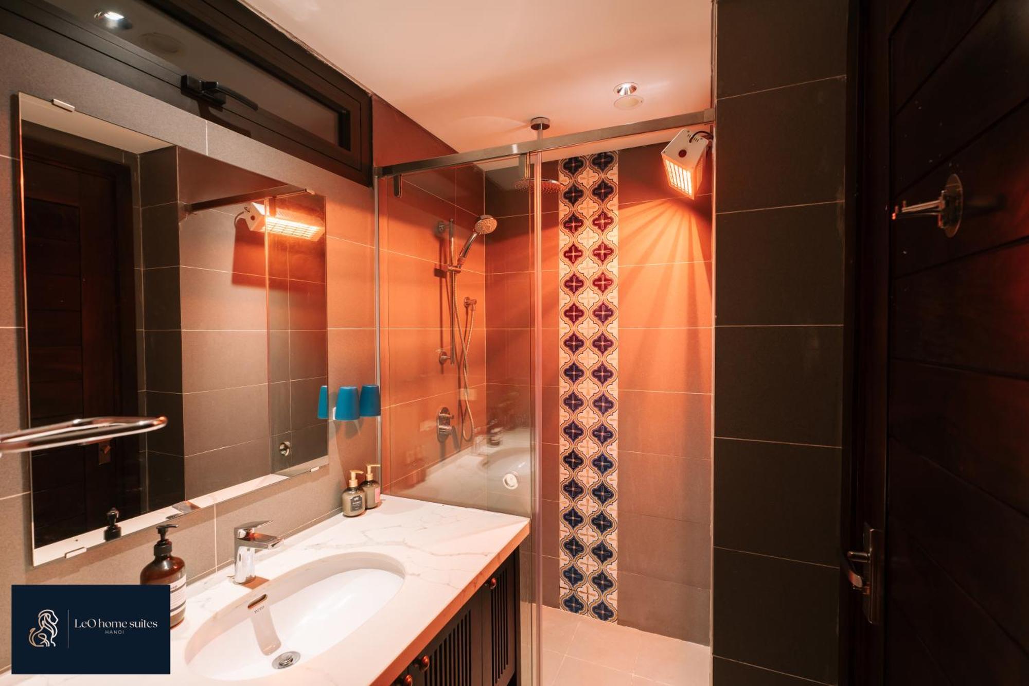 Home Suites -Natural Light -Projector -Spacious - 2Br Incenter هانوي المظهر الخارجي الصورة