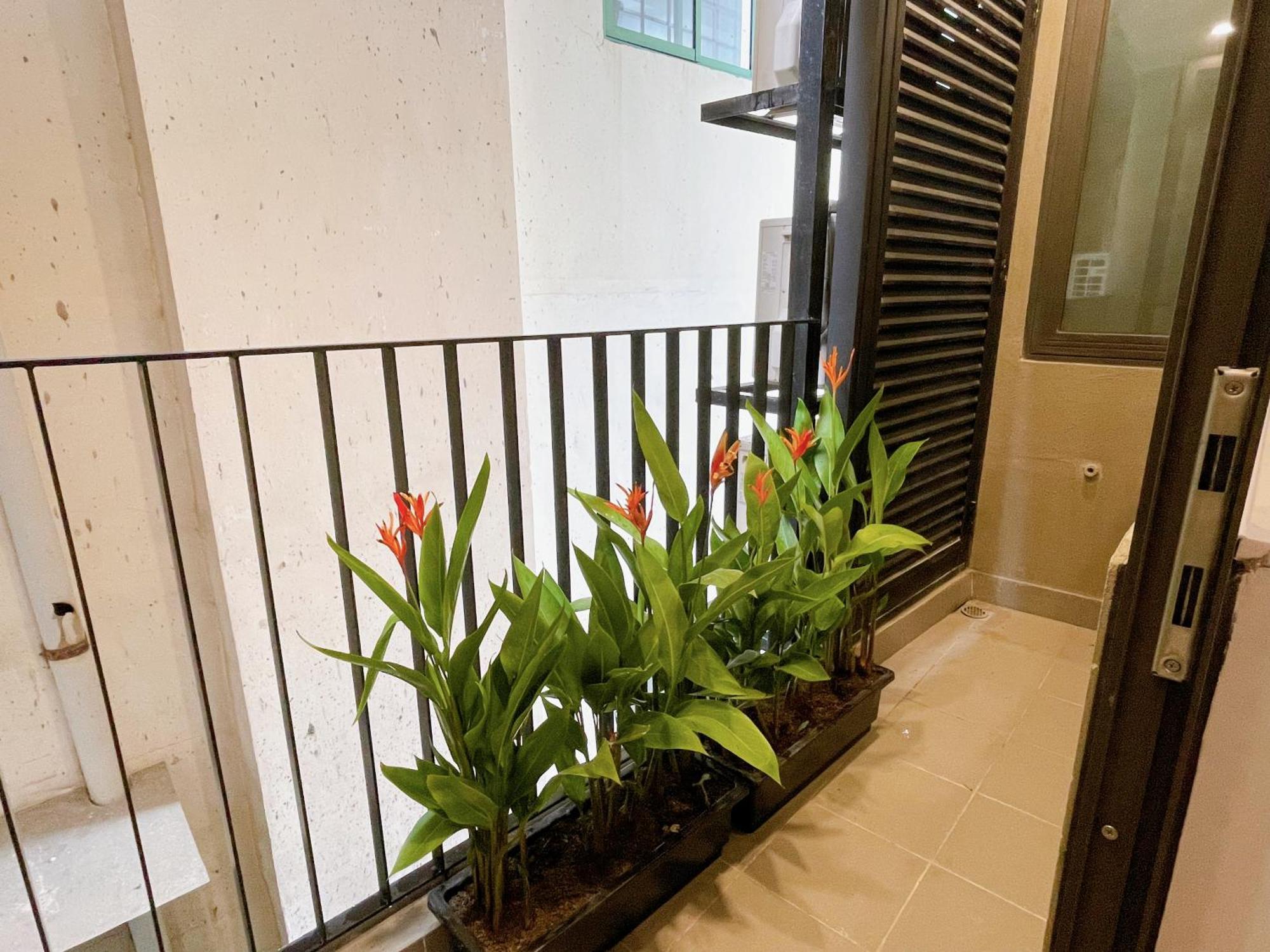Home Suites -Natural Light -Projector -Spacious - 2Br Incenter هانوي المظهر الخارجي الصورة